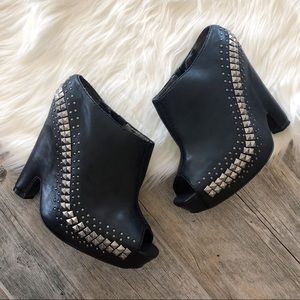 SAM EDELMAN Black Wedge Mule **Mismatched size**